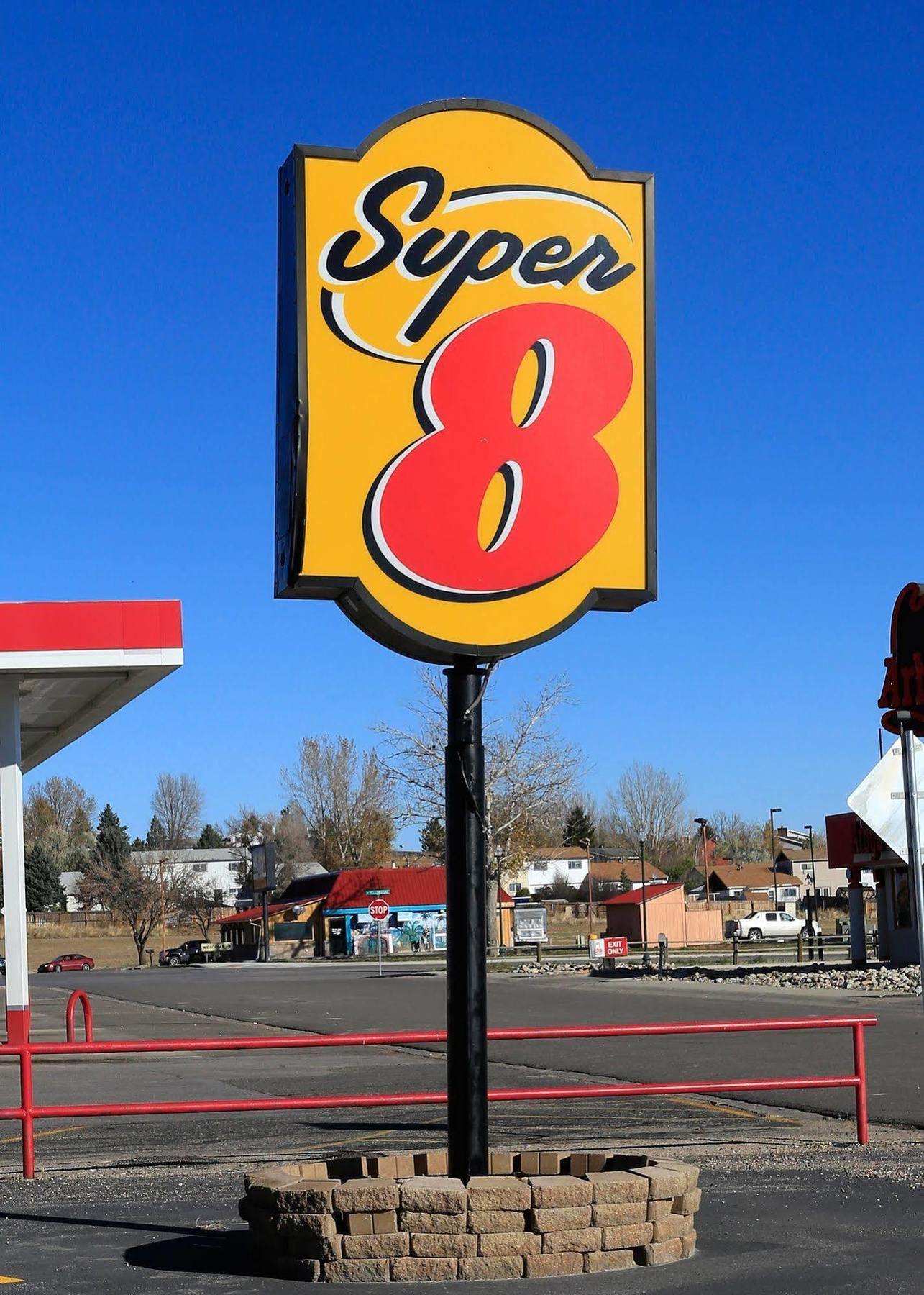 Super 8 By Wyndham Douglas Eksteriør bilde